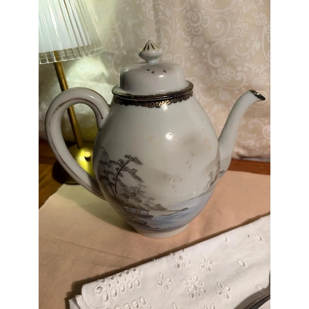 Antique Japanese Teapot, Meiji Era Porcelain, Hand Painted Mt Fuji,‎ Signed